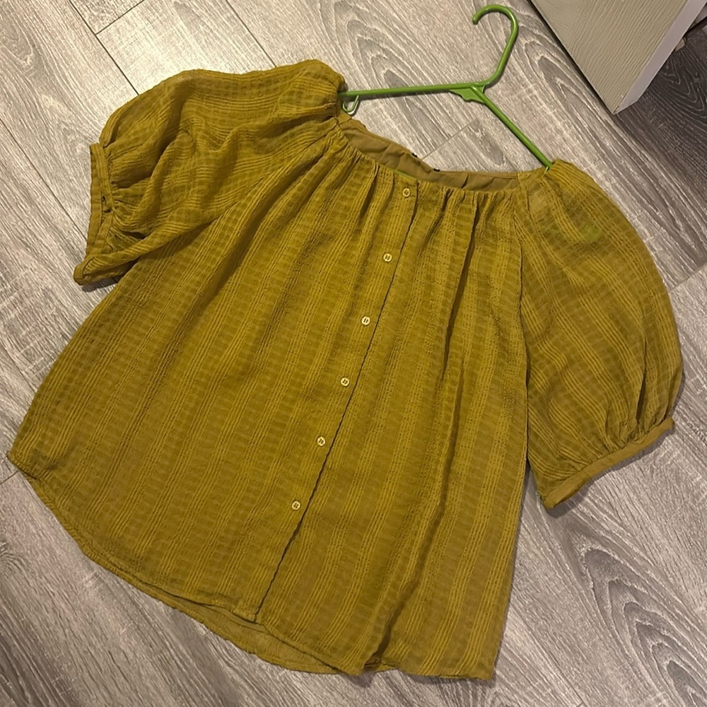 Cute blouse